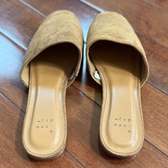 A New Day Women's Tan Thea Faux Suede Slip-on Flat Mules, size 8.5 - Picture 4 of 9
